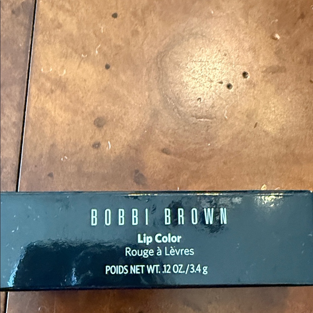 Bobbi Brown Lip Color in Classic
NEVER USED
